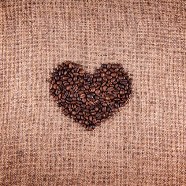 Heart shape made of coffee beans - Fotoğraf, Görsel