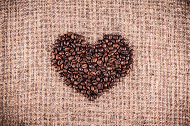 Heart shape made of coffee beans - 写真・画像