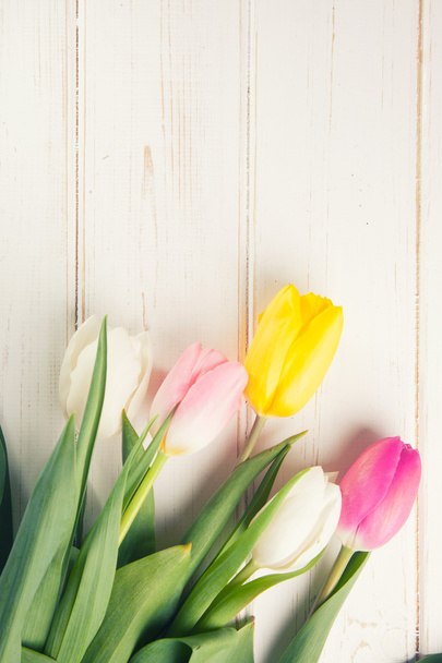 Bouquet of tulips on a wooden background - Foto, Imagen