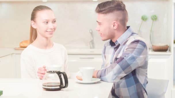 Young couple drinking tea - Záběry, video