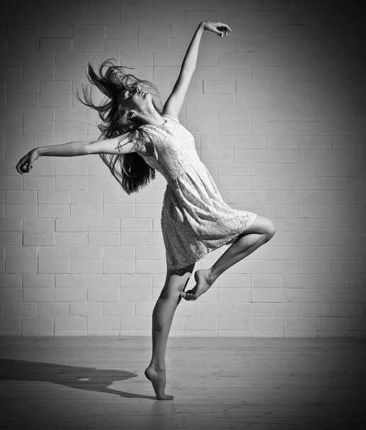 Dancing girl in dress (monochrome ver) - Foto, afbeelding