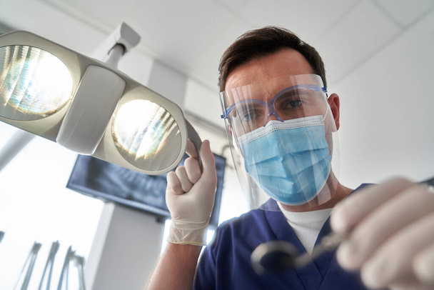 歯医者のオフィスの患者としてのカメラ - 写真・画像