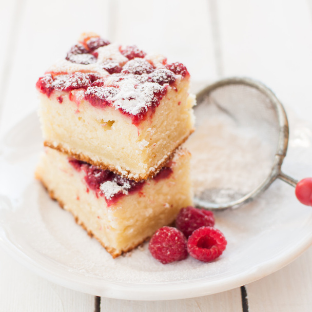 Raspberry and Yogurt Cake - Foto, afbeelding