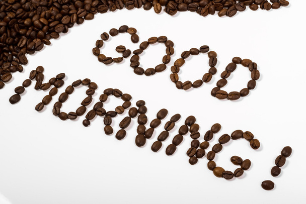 koffiebonen en Goedemorgen tekst geschreven met bonen - Foto, afbeelding