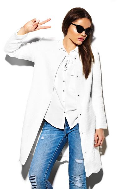 High fashion look.glamor closeup portrait of beautiful sexy stylish brunette business young woman model in white coat jacket hipster cloth - Foto, afbeelding