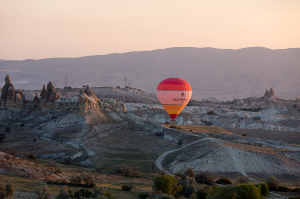 カッパドキア気球フライトの最大の観光地。カッパドキア、トルコ - 写真・画像