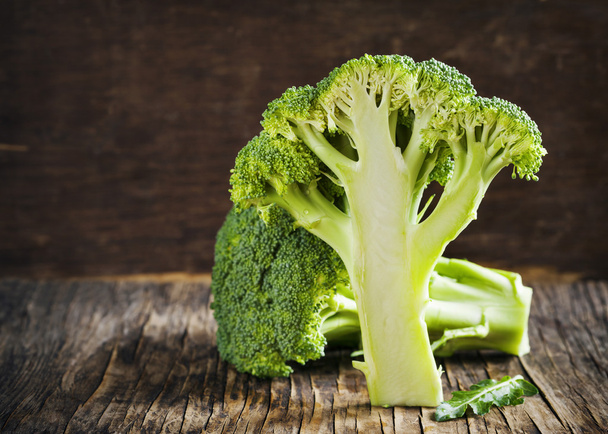 Fresh broccoli on wooden background - Foto, imagen