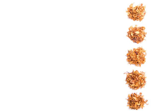 Chalotes fritos para decorar sobre fondo blanco
 - Foto, Imagen