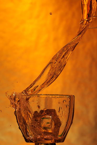 Splashing whisky - Valokuva, kuva