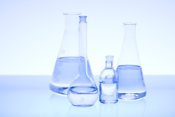 Objectos de vidro de laboratório
 - Foto, Imagem