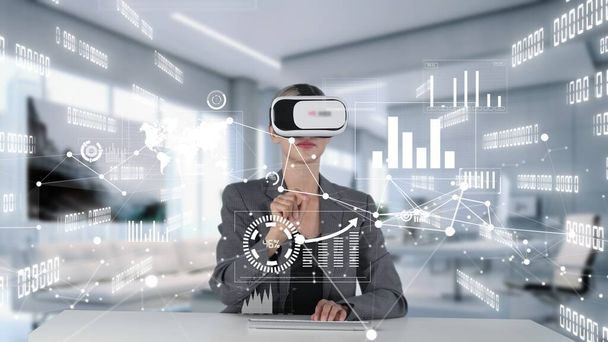 Vrouw selecteren van de markt wereld dynamische data-onderzoek analyse schuivende grafiek monitor via VR wereldwijde innovatie-interface digitale netwerktechnologie visuele hologram slimme animatie op kantoor. Contraptie. - Foto, afbeelding