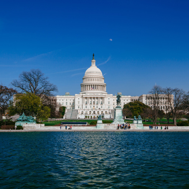  Bâtiment du Capitole américain
  - Photo, image