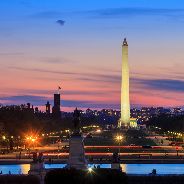 Washington DC vista para a cidade ao pôr do sol, incluindo o Monumento a Washington
 - Foto, Imagem