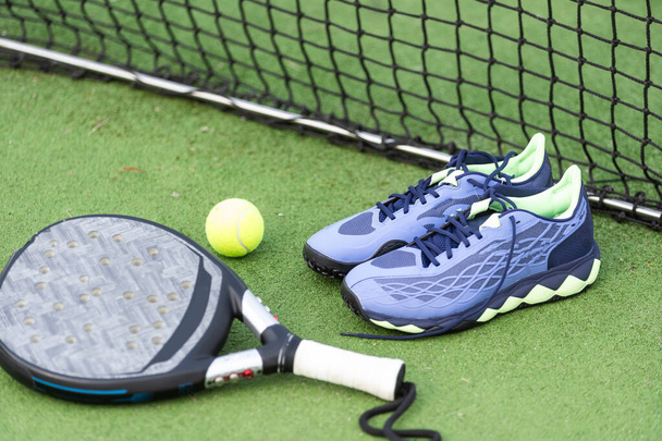 Reme objetos de tênis e quadra. Foto de alta qualidade - Foto, Imagem