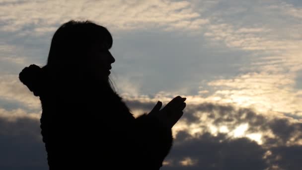 Woman silhouette make a pray slow motion - Footage, Video