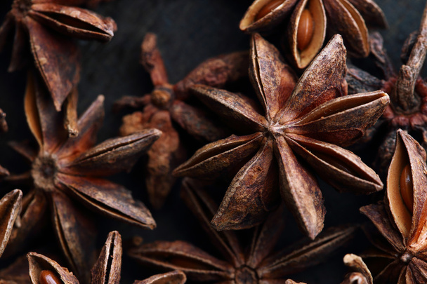 Anise star macro. Plant, agriculture, spice. Ingredient for aniseed alcohol: raki, ouzo, arak, sambuka. Natural, organic flavor badian closeup - Foto, Imagen