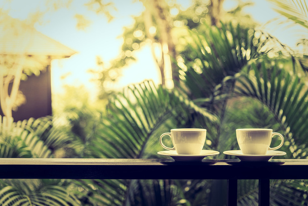 кофе чашки на открытом воздухе
 - Фото, изображение