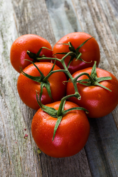 pomidory na winorośli - Zdjęcie, obraz