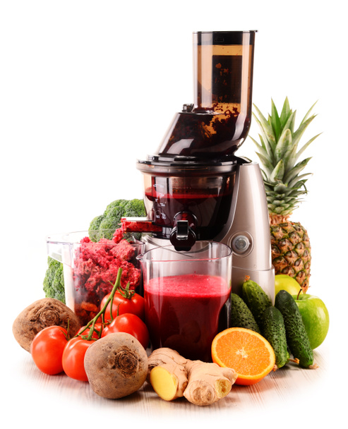 Juicer lento com frutas e legumes orgânicos isolados em branco
 - Foto, Imagem