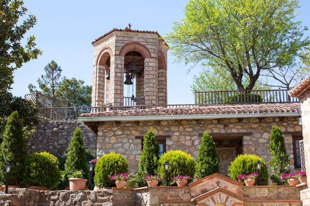 メテオラ、カランバカ、トリカラ、ギリシャの偉大なスピードレーサーミティアオ修道院でベル タワー - 写真・画像