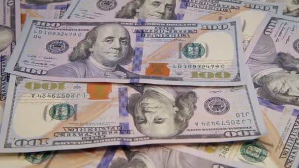 Dinero Dólares giran sobre la mesa
 - Metraje, vídeo