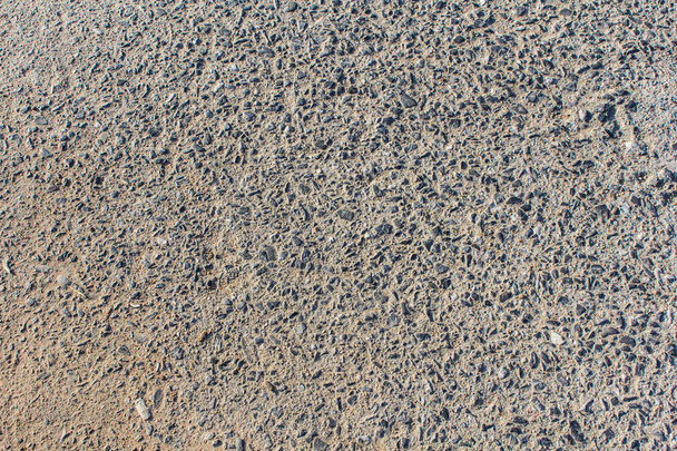 Revêtement de sol composé de petits cailloux encastrés dans du ciment
 - Photo, image
