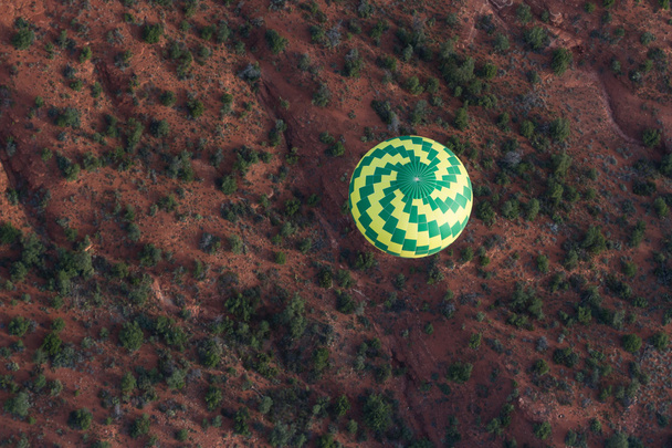 Hete lucht ballon rit in Sedona - Foto, afbeelding