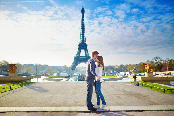 Young romantic couple in Paris - Foto, imagen