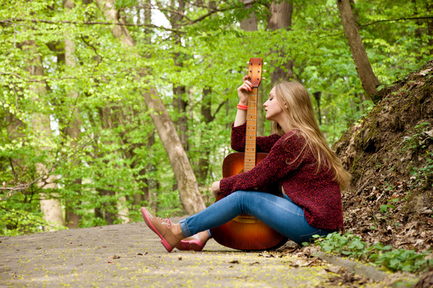 girl with guitar - Foto, Imagen