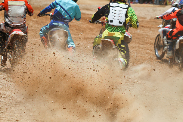 Escombros sucios de una carrera de motocross
 - Foto, Imagen