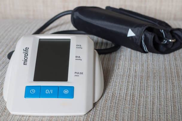 elektronikus vérnyomásmérő  - Fotó, kép