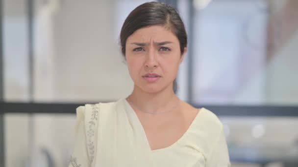 Retrato da jovem mulher indiana reagindo ao fracasso - Filmagem, Vídeo