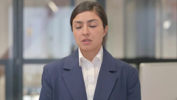 Hasta Hintli İş kadınının Öksürük Portresi - Video, Çekim