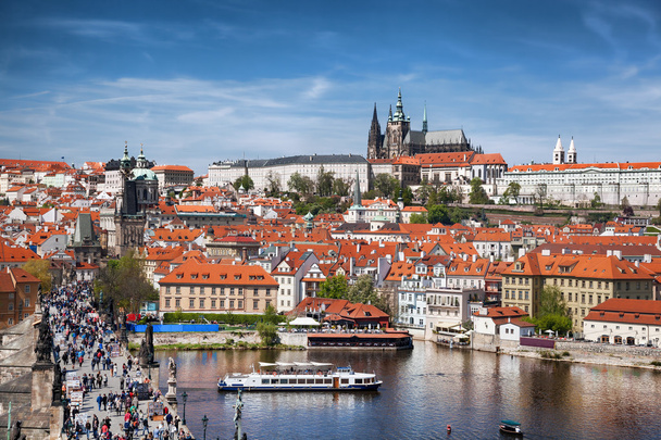 Château de Prague avec célèbre pont Charles en République tchèque - Photo, image