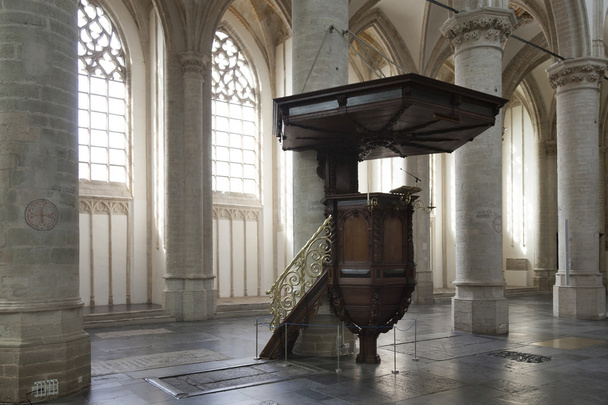 кафедра в интерьере собора Бреда в Голландии
 - Фото, изображение