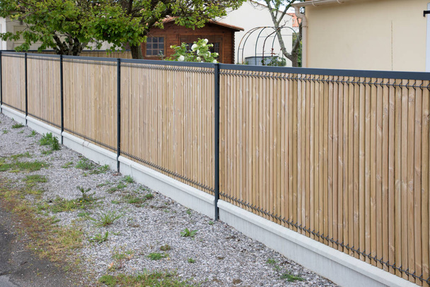 nueva valla de panel moderno de madera para el hogar proteger casa guardabarros jardín - Foto, Imagen