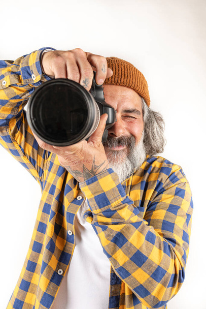 Férfi fotós professzionális kamera fehér vagy átlátszó háttér - Fotó, kép