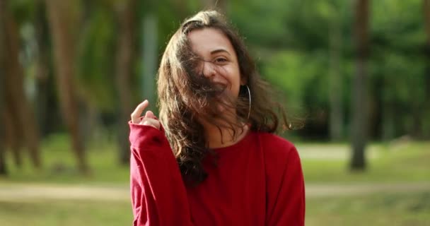 Ecstatic happy young woman smiling spontaneously. Real life authentic laugh and smile - Video