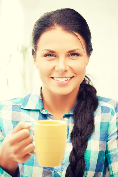 lovely housewife with mug - Foto, imagen