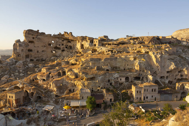 Beau paysage aperçu de Cavusin en Cappadoce, Turkiye - Photo, image