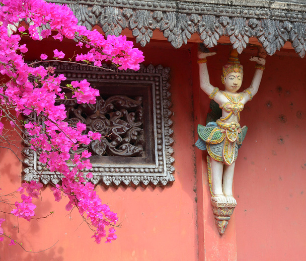 Decoración del templo Khmer en Vietnam
 - Foto, Imagen