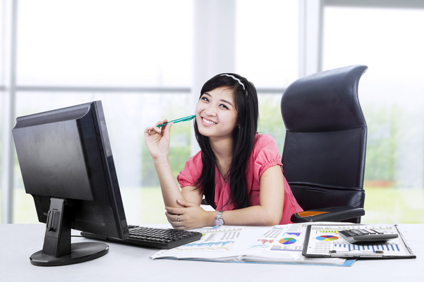 Young female accountant 1 - Foto, imagen