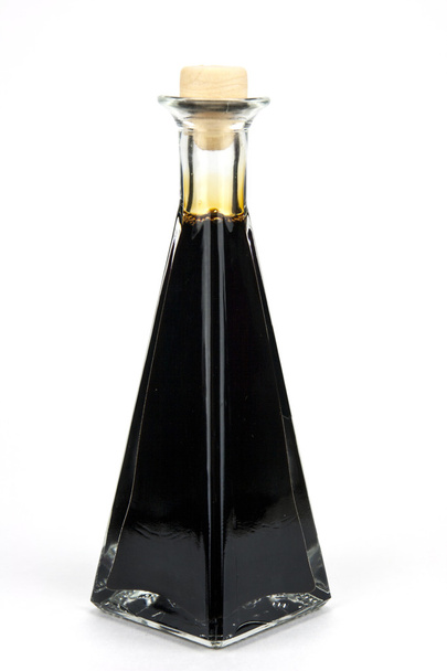 Traditional italian balsamic vinegar isolated on white backgroun - Foto, immagini