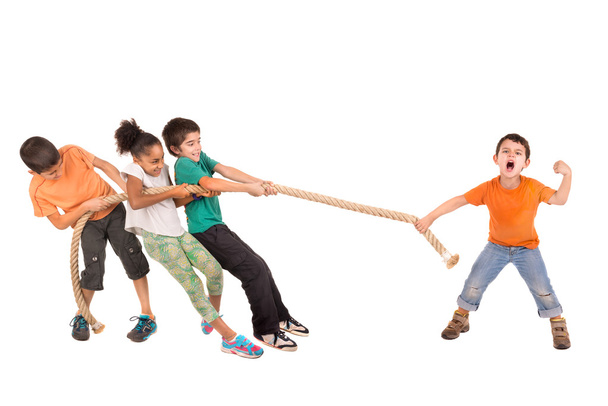 Bambini che tirano corda
 - Foto, immagini