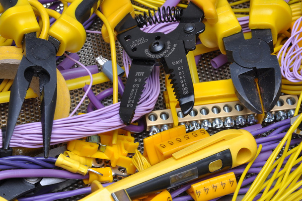 Hulpmiddelen en component voor elektrische installatie - Foto, afbeelding