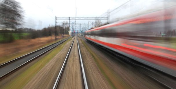 Línea ferroviaria
 - Foto, Imagen
