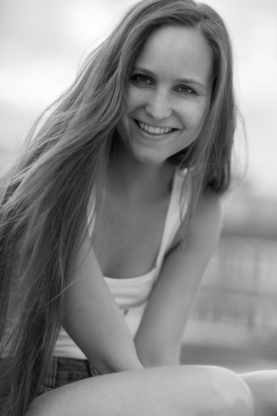 Smiling young women model outdoor - Fotoğraf, Görsel