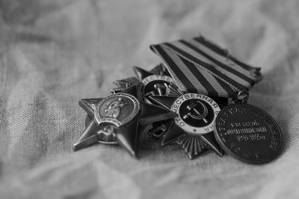 przodu, stu gramów wódki pamięci nagród i medali II wojny światowej - Zdjęcie, obraz