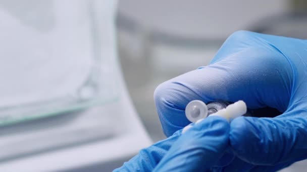 Studie porcelánu a implantátů zirkonia v dentální laboratoři - Záběry, video