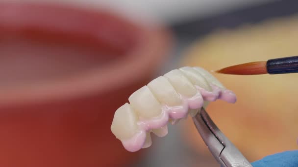 Diş Laboratuvarında Zirkonyum porseleni ve implant çalışmaları - Video, Çekim